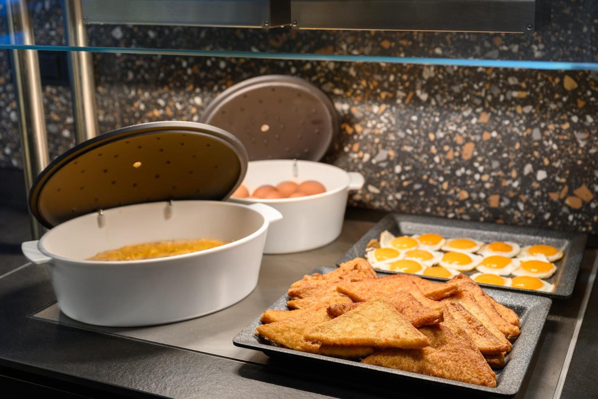 Hilton Garden Inn Debrecen City Center Ngoại thất bức ảnh